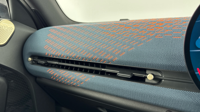 MINI Aceman 135kW E Classic 43kWh 5dr Auto Electric Hatchback